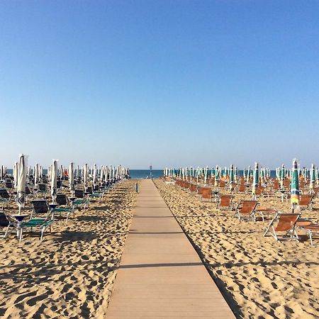 Apartment Gemini Con Piscina Bibione Zewnętrze zdjęcie