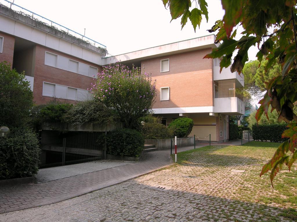 Apartment Gemini Con Piscina Bibione Zewnętrze zdjęcie