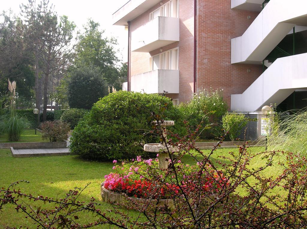 Apartment Gemini Con Piscina Bibione Zewnętrze zdjęcie