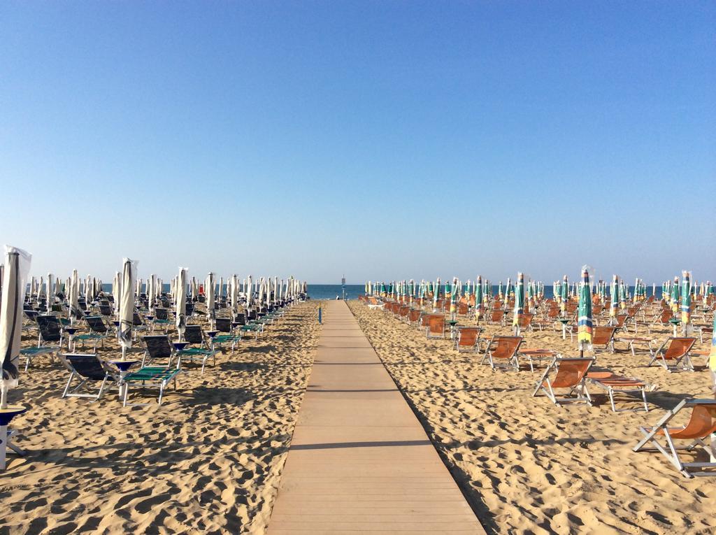 Apartment Gemini Con Piscina Bibione Zewnętrze zdjęcie